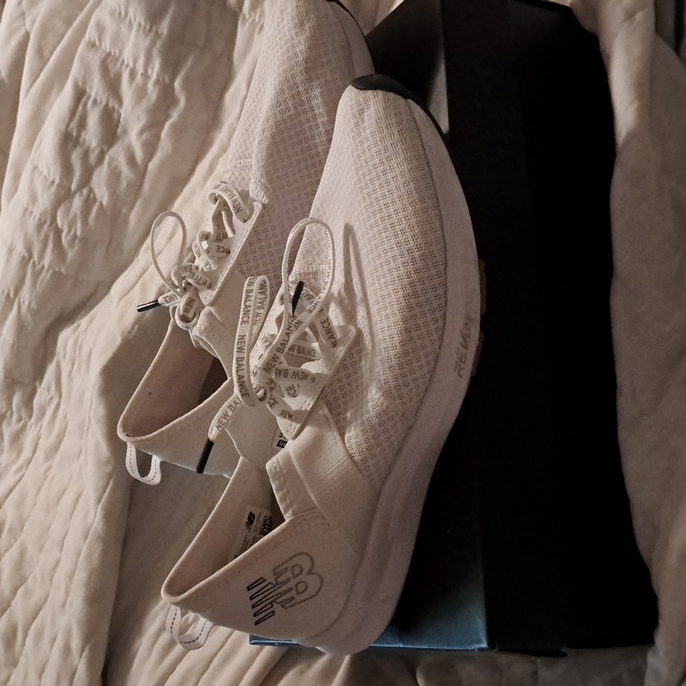 New balance tennis shoe